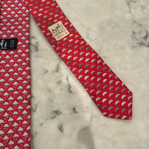 Men’s Red Hermes Silk Necktie Tie - Picture 4 of 4